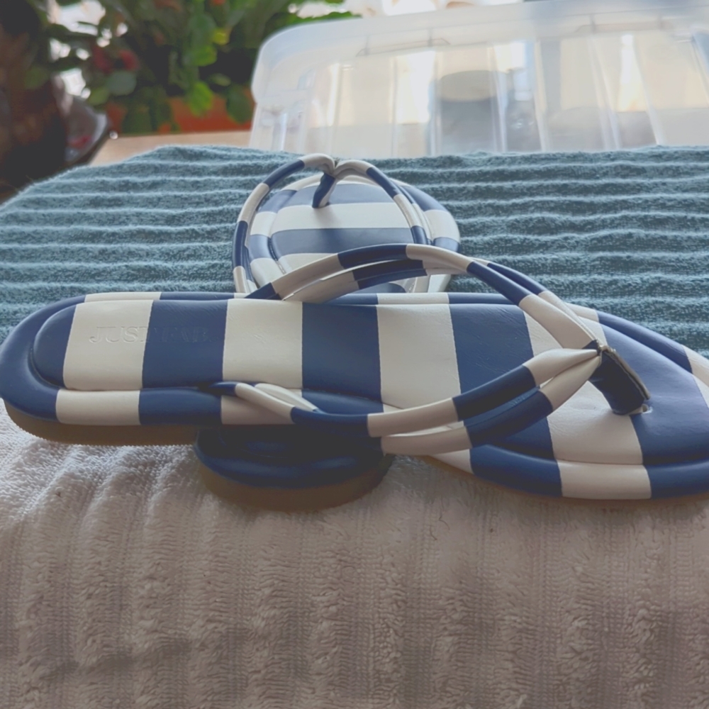 NWOB Just Fab striped flip flops. Size 7